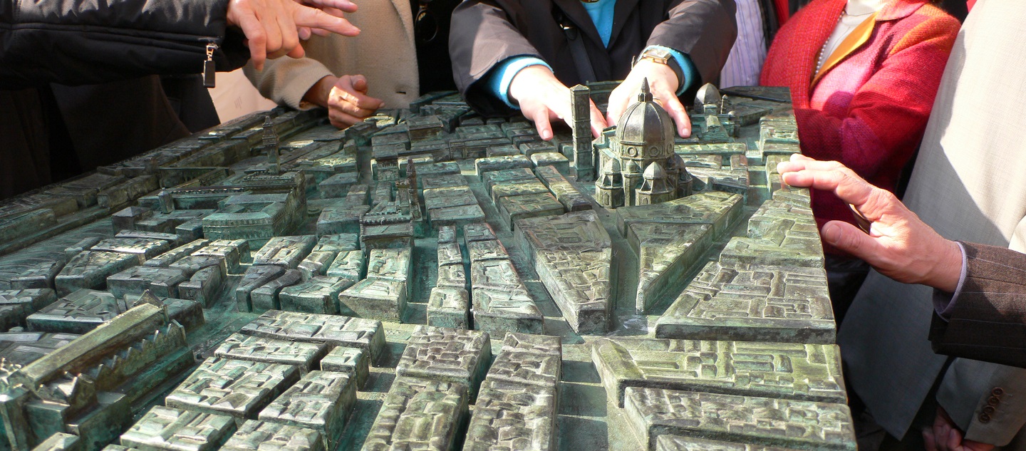 plastico città in bronzo